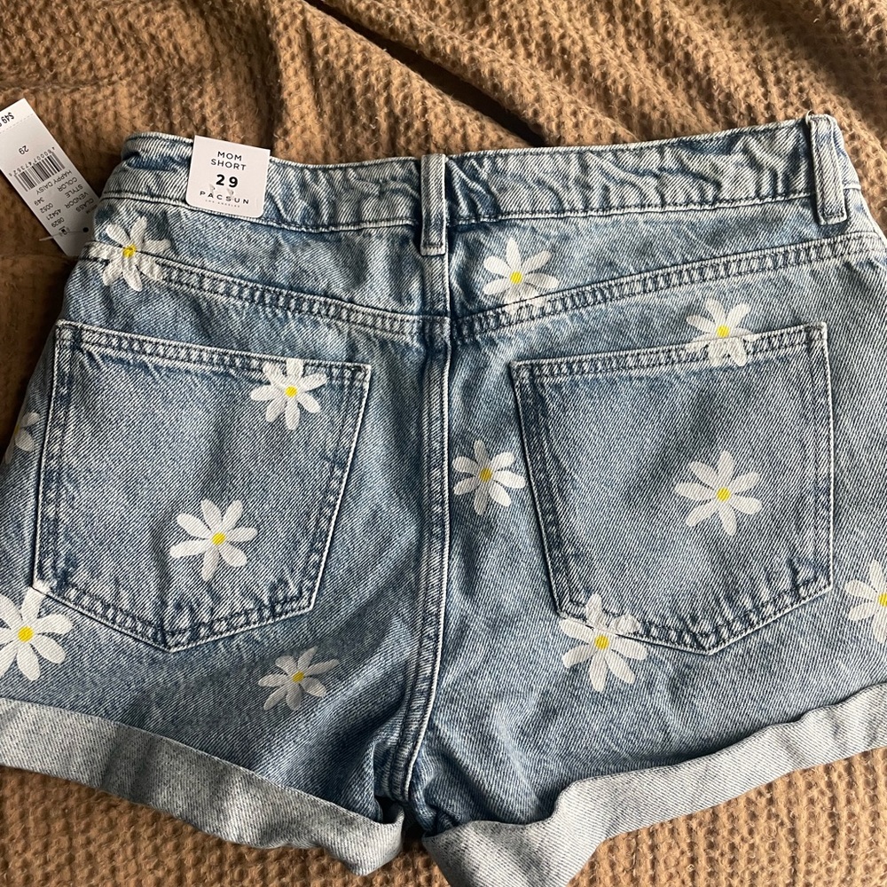 PacSun High Waisted Daisy Shorts - Picture 4 of 4